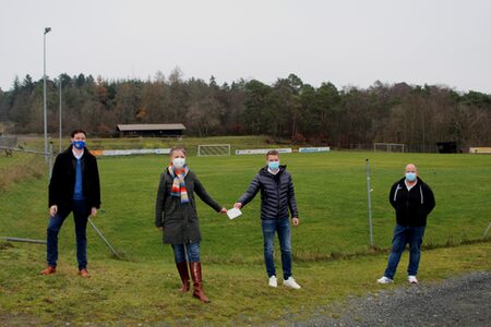 Foto zur Pressemitteilung 625/2020 (Förderbescheid-Übergabe SV Silberg)