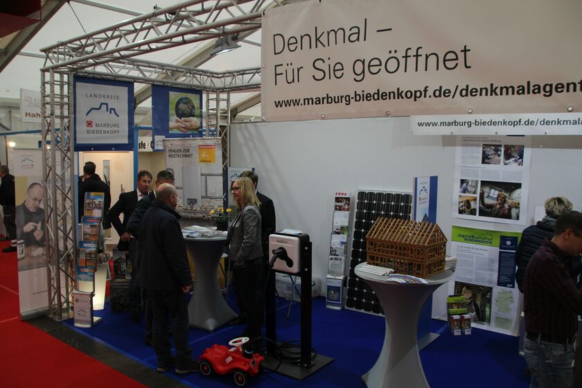 Messestand des Landkreises Marburg-Biedenkopf auf der Fachausstellung MEMO BAUEN