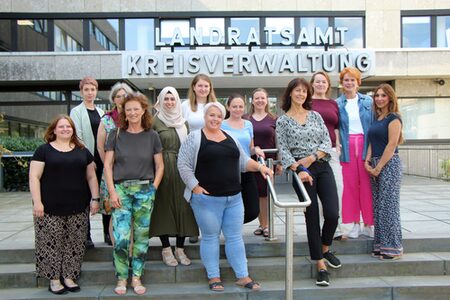 Setzen sich gemeinsam für mehr Gleichberechtigung ein: Die Gleichstellungsbeauftragten der Kommunen und die Mitarbeiterinnen des Kommunalen Frauen- und Gleichstellungsbüros des Kreises.