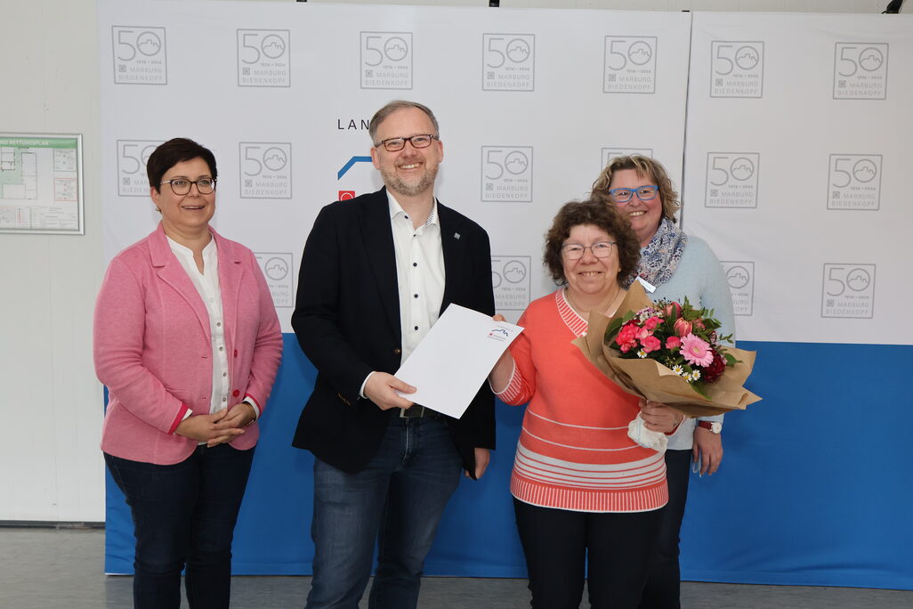 Die Raumpflegerin der Hinterlandschule Biedenkopf und des Medienzentrums Biedenkopf, Karin Tripp, geht nach 32 Jahren in den Ruhestand.